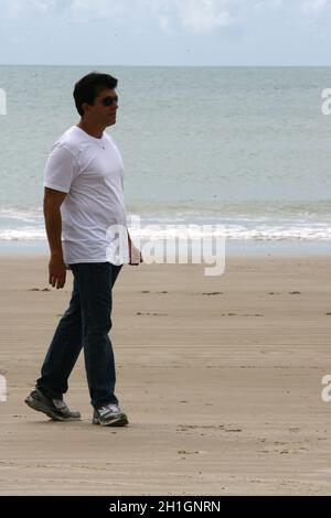 porto Seguro, bahia / brésil - 20 juin 2011: Fernando Cavendish, homme d'affaires est vu sur une plage dans la ville de Porto Seguro. Banque D'Images