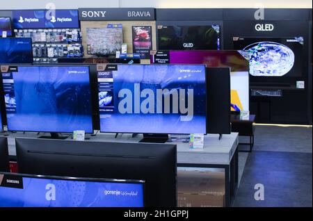 Kiev, Ukraine - 29 juillet 2020: Nouvelle tv Sumsung à l'intérieur du magasin à Kiev, Ukraine le 29 juillet 2020 Banque D'Images