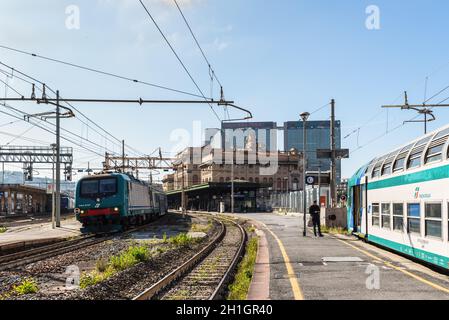 Gênes, Italie - 15 mai 2017 : Vue de la gare Genova Brignole de Gênes, Ligurie, Italie. Banque D'Images