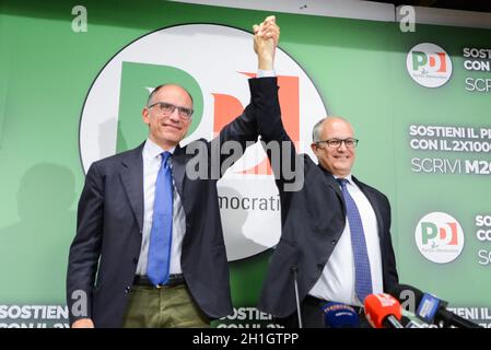 Rome, Italie.18 octobre 2021.Enrico Letta (L) et Roberto Gualtieri (R) pendant Roberto Gualtieri est le nouveau maire de la capitale, News à Rome, Italie, octobre 18 2021 crédit: Agence de photo indépendante / Alamy Live News Banque D'Images