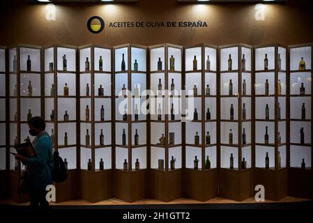 Madrid, Espagne.18 octobre 2021.34e salon gourmets.Huiles d'olive d'Espagne.IFEMA, Madrid, Espagne.Credit: EnriquePSans / Alamy Live News Banque D'Images