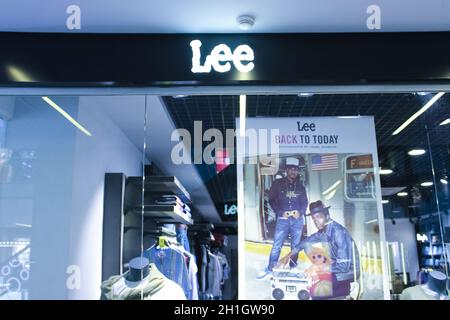 Kiyv, Ukraine - 9 août 2020 : Lee Cooper et Wrangler Store à Kiyv, Ukraine, le 9 août 2020 Banque D'Images