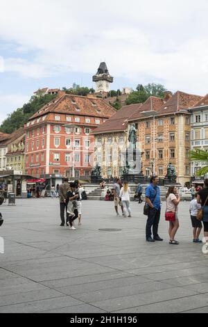 Graz, Autriche. Août 2020. Vue panoramique sur la place Hauptplatz dans le centre-ville Banque D'Images