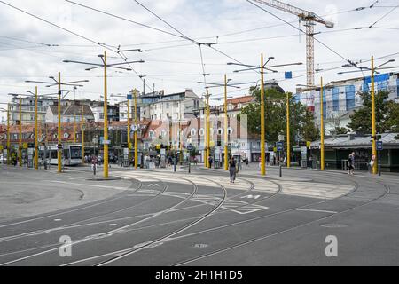 Graz, Autriche. Août 2020. Le tramway s'arrête à Jakominiplatz Banque D'Images