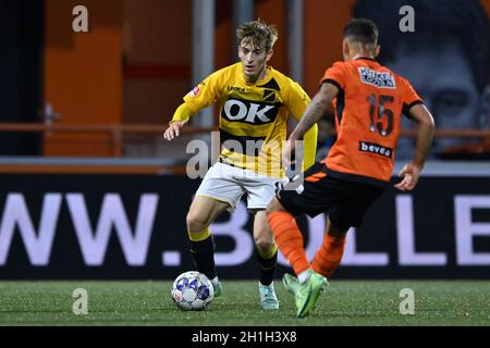 VOLENDAM, PAYS-BAS - OCTOBRE 18 : Pjotr Kestens du CNA Breda, Dean James du FC Volendam pendant le match de Keuken Kampioen Divisiie entre le FC Volendam et le NAC Breda à Kras Stadion le 18 octobre 2021 à Volendam, pays-Bas (photo de Patrick Goosen/Orange Pictures) Banque D'Images