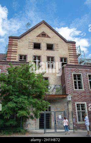 BEELITZ, ALLEMAGNE - 30 JUIN 2020. Entrée principale. La chirurgie est le bâtiment le plus moderne et le dernier des sanatoriums abandonnés. À partir de 1930, seve Banque D'Images