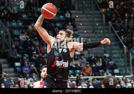 Bologne, Italie.16 octobre 2021.Isaia Cordinier (Segafredo Virtus Bologna) pendant la série A1 italien LBA championnat de basket-ball match Segafredo Virtus Bologna vs.Allianz Pallacanestro Trieste au palais sportif de Paladozza - Bologne, 16 octobre 2021 crédit: Independent photo Agency/Alay Live News Banque D'Images