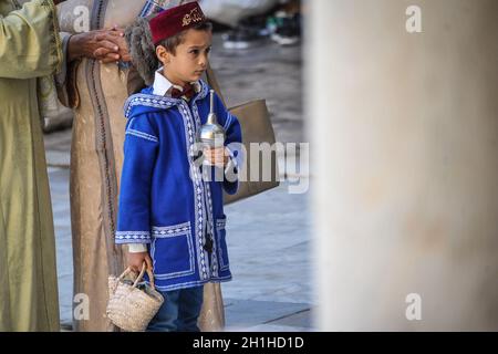 Non exclusif: TUNIS, TUNISIE 18 OCTOBRE 2021: Les musulmans assistent à une cérémonie religieuse commémorant la naissance du prophète bien-aimé des musulmans, Muhammed, Know Banque D'Images