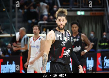 Bologne, Italie.16 octobre 2021.Isaia Cordinier (Segafredo Virtus Bologna) pendant la série A1 italien LBA championnat de basket-ball match Segafredo Virtus Bologna vs.Allianz Pallacanestro Trieste au palais sportif de Paladozza - Bologne, 16 octobre 2021 crédit: Independent photo Agency/Alay Live News Banque D'Images