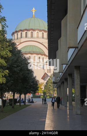 Belgrade, Serbie - 15 octobre 2019 : Église orthodoxe de marbre blanc Saint Sava à Belgrade, Serbie. Banque D'Images
