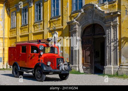 Oldtimer Mercedes Benz L1500S 1941, Baujahr 1941, Hubraum 2594 ccm, Leistung 60 PS, Feuerwehrwagen,Ansicht rechts vorne, vor Gebäude Banque D'Images