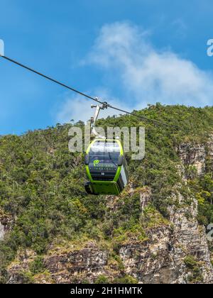 Langkawi, Malaisie - 30 novembre 2019: Téléphérique et cabine de téléphérique, est l'une des principales attractions de l'île de Langkawi, Kedah, Malaisie. Banque D'Images
