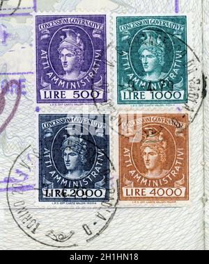 ROME, ITALIE - VERS SEPTEMBRE 2020 : timbres fiscaux italiens vintage Banque D'Images