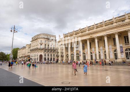 BORDEAUX, FRANCE - 18 août 2019 : le Grand Théâtre de Bordeaux est un des principaux théâtres du centre de Bordeaux en France Banque D'Images