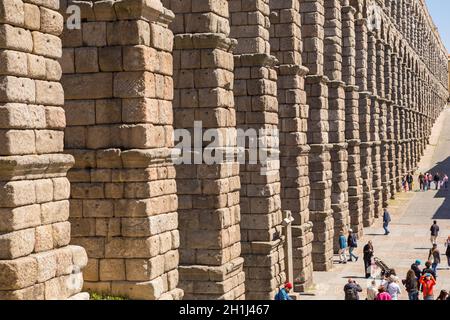 SEGOVIA, ESPAGNE - 27 Avril 2019 : Paysage de l'Aqueduc Romain, le célèbre monument de Segovia, Espagne Banque D'Images