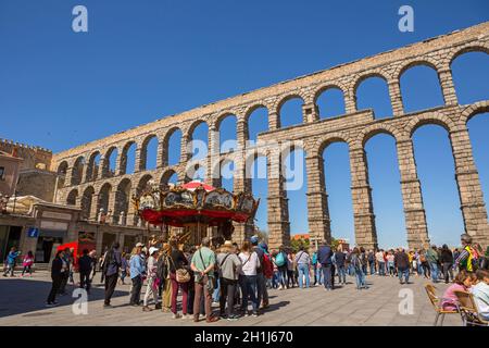 SEGOVIA, ESPAGNE - 27 Avril 2019 : Paysage de l'Aqueduc Romain, le célèbre monument de Segovia, Espagne Banque D'Images
