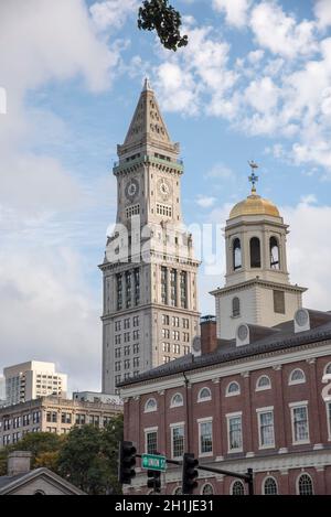 Faneuil Hall et l'ancienne Custom House Tower à Boston Massachusetts, États-Unis Banque D'Images
