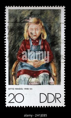 Timbre émis en Allemagne - République Démocratique (DDR) montre Portrait of a Girl par Otto Nagel, vers 1970 Banque D'Images