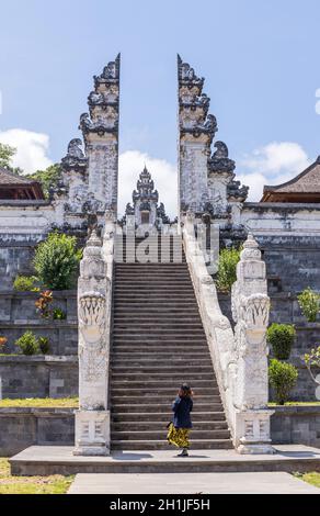 BALI, INDONÉSIE - Le 17 septembre 2019 : Entrée temple de Pura Penataran Agung. Lempuyang À Bali, Indonésie Banque D'Images