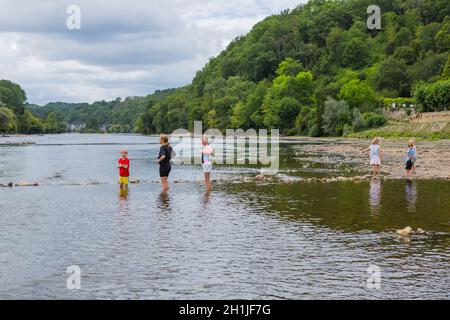 Limeuil, France - 15 août 2019 : Les organisateurs du parc a10. Rencontre Dordogne Vezere rivière à Limeuil, Dordogne, France. Banque D'Images