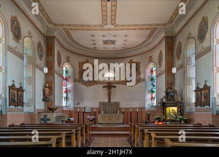 SCHALKENMEHREN, ALLEMAGNE - 23 JUIN 2020 : vue sur l'église paroissiale Saint Martin le 23 juin 2020 à Schalkenmehren, Allemagne Banque D'Images