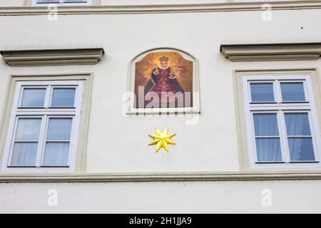 Prague, République tchèque - 31 décembre 2017 : Prague, République tchèque - 31 décembre 2017 : La façade de vieille maison et l'architecture ancienne de la vieille ville, dans le Pr Banque D'Images