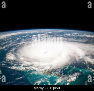 La Terre vue de la Station spatiale internationale : ouragan Dorian, 1er septembre 2019.Une version optimisée et améliorée unique d'une NASA image / crédit NASA. Banque D'Images