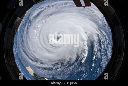 La Terre d'en haut: Ouragan Florence vu de threStation spatiale internationale (ISS) , 12 septembre 2018 Une version optimisée et améliorée unique d'une NASA image / crédit NASA. Banque D'Images