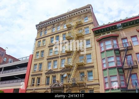 L'escalier d'incendie du bâtiment à San Francisco Banque D'Images