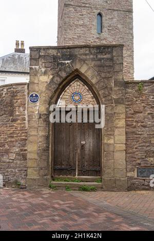 King Henry VIII Grammar School Gate dans la ville d'Abergavenny, pays de Galles, Royaume-Uni Banque D'Images