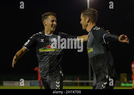 Glückwunsch dem vierfachen Torschützen Pieringer, Marvin (SC Freiburg II), Fussball-RL SW 20-21: 10.Sptg: TSV Steinbach Haiger - SC Freiburg II Banque D'Images