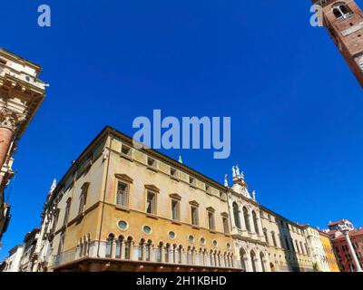 La vue sur la célèbre basilique Palladiana ou Palazzo della Ragione à la Piazza Dei Signori à Vicenza, Vénétie, Italie Banque D'Images