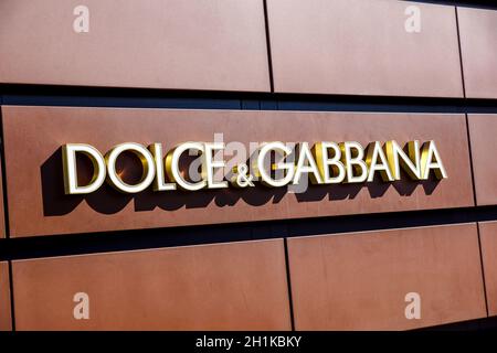 Florence,ITALIE -8 décembre 2011: Dolce Gabbana Florence logo Italie monté sur le mur en marbre de Dolce Gabbana Store à via de' Tornabuoni, le Banque D'Images