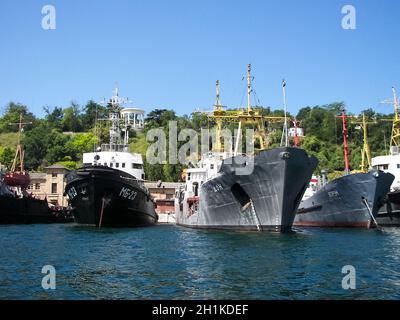 République de Crimée, Sébastopol - 28 juillet 2019 : navires de la flotte russe de la mer Noire à l'occasion de la célébration du jour de la Marine russe à Sébastopol Banque D'Images