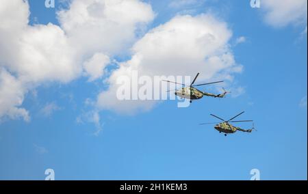 Rostov-sur-le-Don, Russie - 27 août 2020 : hélicoptère MI-8 sur un terrain d'entraînement militaire Banque D'Images