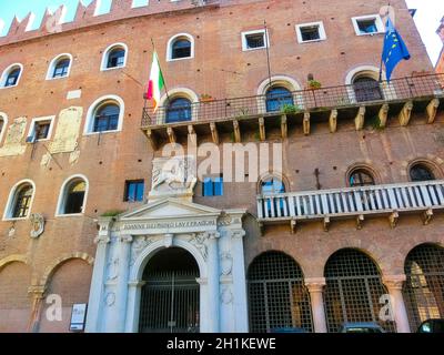 Vérone, Italie - 22 septembre 2014 : l'ancien bâtiment de Piazza dei Signori - Vérone, Italie Banque D'Images