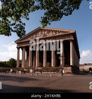 AJAXNETPHOTO.JUIN 2012.PARIS, FRANCE.- ARCHITECTURE HISTORIQUE - L'ÉGLISE DE LA MADELEINE.PHOTO:JONATHAN EASTLAND/AJAX REF:GR120912 978 Banque D'Images