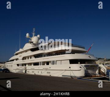 AJAXNETPHOTO.2018. CANNES, FRANCE.- SUPERYACHT - MONTKAJ AMARRÉ DANS LE PORT PIERRE CANTO MARINA.PHOTO:JONATHAN EASTLAND/AJAX REF:GX8 182809 660 Banque D'Images
