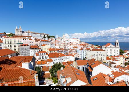 Lisbonne Portugal ville Voyage vue de la vieille ville d'Alfama avec église Sao Vicente de Fora voyager Banque D'Images
