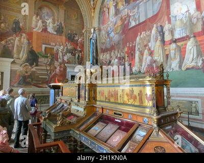 Rome, Italie - 02 mai 2014 : les touristes se rendant au Vatican, Italie, le 02 mai 2014. Banque D'Images