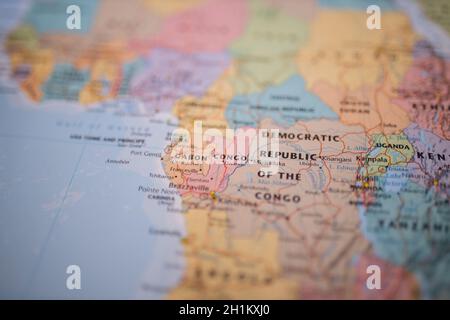 République du Congo sur une carte de la côte ouest de l'Afrique centrale avec ses routes principales marquées en rouge Banque D'Images