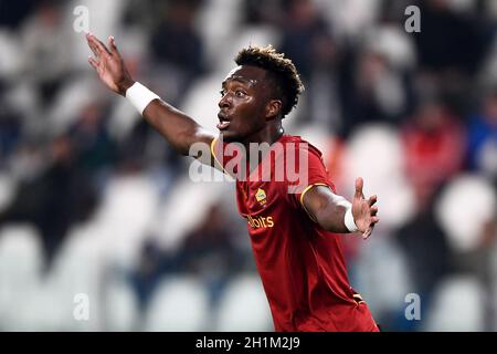 Turin, Italie.17 octobre 2021.Tammy Abraham d'AS Roma réagit pendant la série Un match de football entre Juventus FC et AS Roma.Credit: Nicolò Campo/Alay Live News Banque D'Images