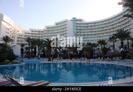 Piscine de l'hôtel à Sousse, Tunisie Banque D'Images