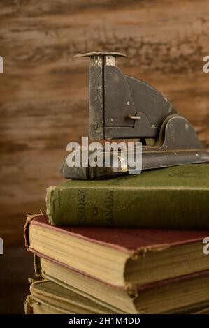 Une pile de livres anciens avec une touche vintage à l'image. Banque D'Images