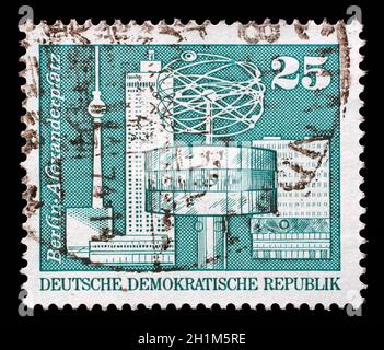 Timbres en RDA montre Horloge mondiale, place Alexander, Berlin, vers 1973 Banque D'Images