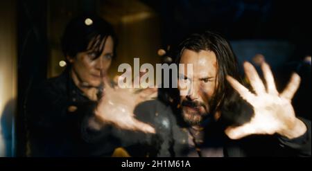 DATE DE SORTIE: 22 décembre 2021 TITRE: The Matrix Resurrections STUDIO: Village Roadshow Images DIRECTEUR: Lana Wachowski PARCELLE: AVEC: CARRIE-ANNE MOSS comme Trinity, KEANU REEVES a Neo.(Image de crédit : © Village Roadshow Pictures/Entertainment Pictures) Banque D'Images