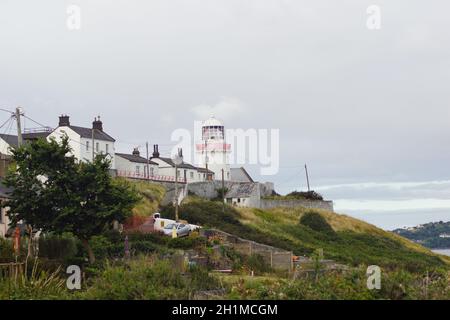 Le phare de Roche's point est situé à l'entrée du port de Cork, en Irlande. Un phare a été fondé le 4 juin 1817 pour guider les navires dans le port de Cork. Banque D'Images