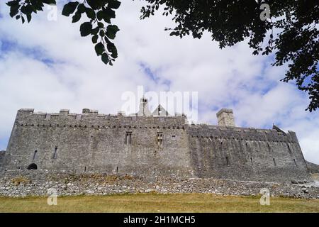 Le Rocher de Cashel, situé dans la ville de Cashel, à environ 20 km au nord de Cahir dans le comté de Tipperary en Irlande, est un monument unique de l'histoire irlandaise. T Banque D'Images