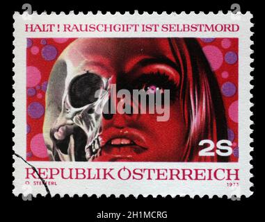 Timbres par l'Autriche, montre les médicaments sont la mort, vers 1973 Banque D'Images