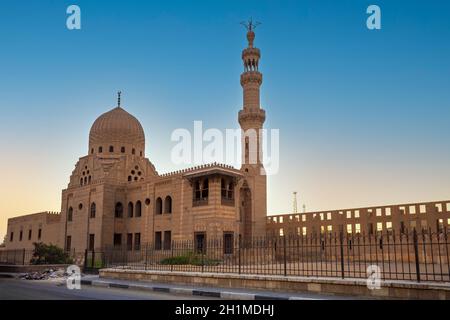 Coucher de soleil sur le complexe funéraire d'Emir Qurqumas dans le ciel de coucher de soleil, le Caire Egypte, Afrique Banque D'Images